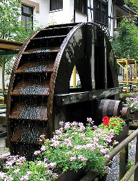 колесо водяной мельницы из термодерева